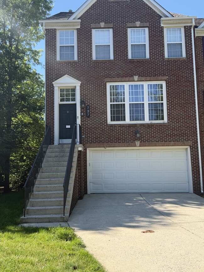Building Photo - 737 Parev Way