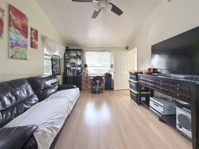 Building Photo - 10965 SW 116th St