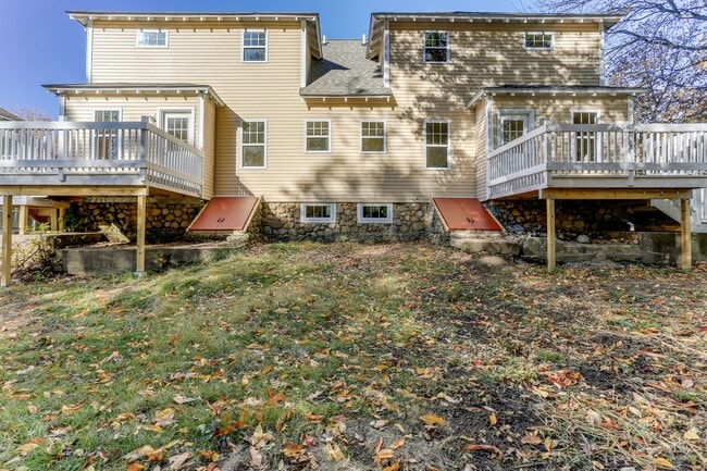 Building Photo - 51 Warner St