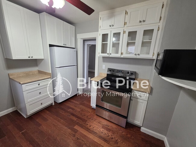 Building Photo - 328 11th St