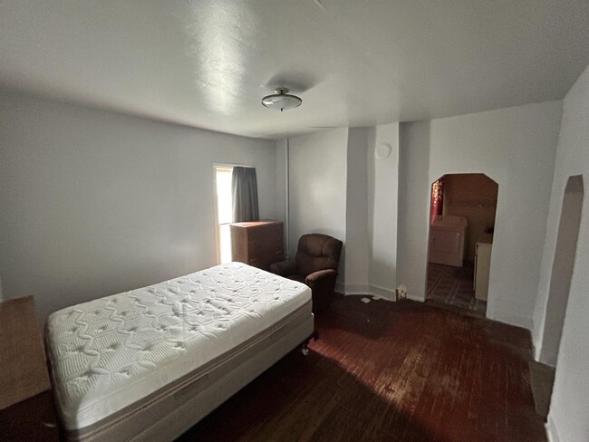 Building Photo - 615 E Water St