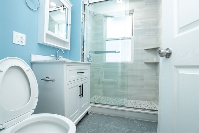 Building Photo - 15-17 Saunders St