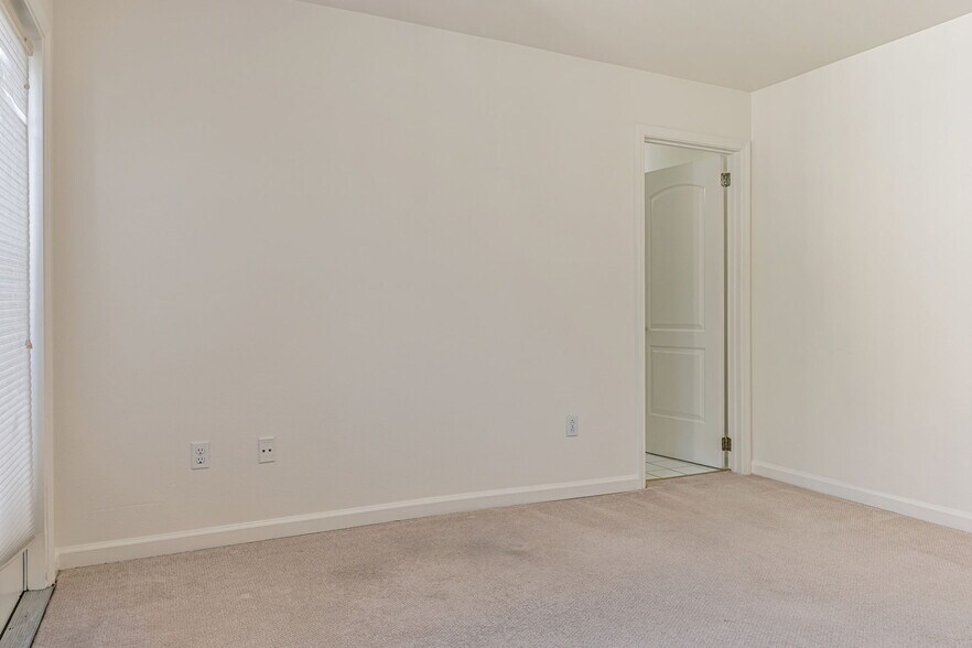 Building Photo - 2561 Park Blvd