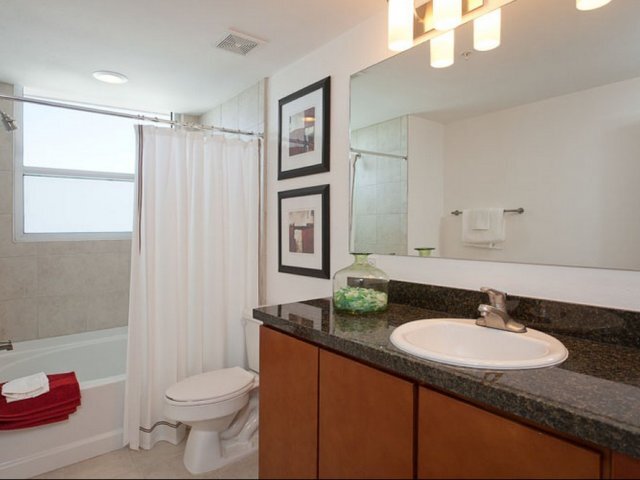 Building Photo - 800 W 5th St