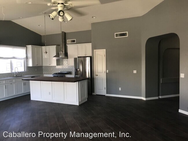 Building Photo - 3 br, 2 bath House - 256 E Liberty Ln 2119...