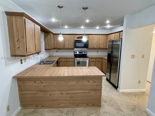 Building Photo - 2160 Bayberry Dr