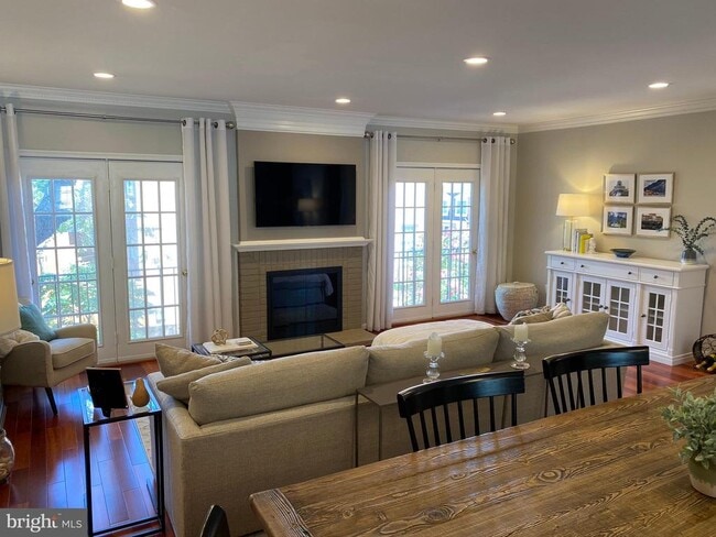 Building Photo - 216 Gretna Green Ct