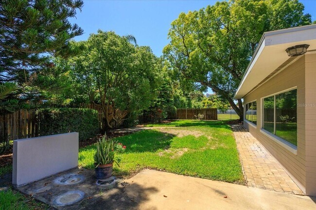Building Photo - 105 John Anderson Dr