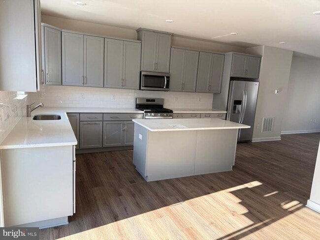 Building Photo - 16 Anderson Dr