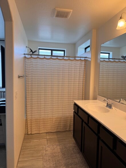 Building Photo - 125 N Sunvalley Blvd