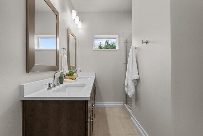 Building Photo - 2213 S Federal Way