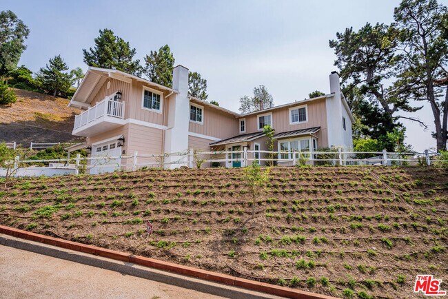 Building Photo - 10821 Savona Rd