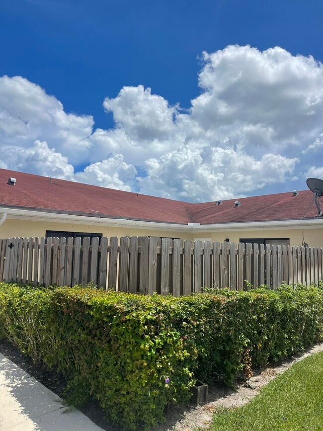 Building Photo - 4379 Woodstock Dr