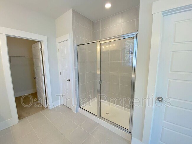 Building Photo - 225 Scholar Way