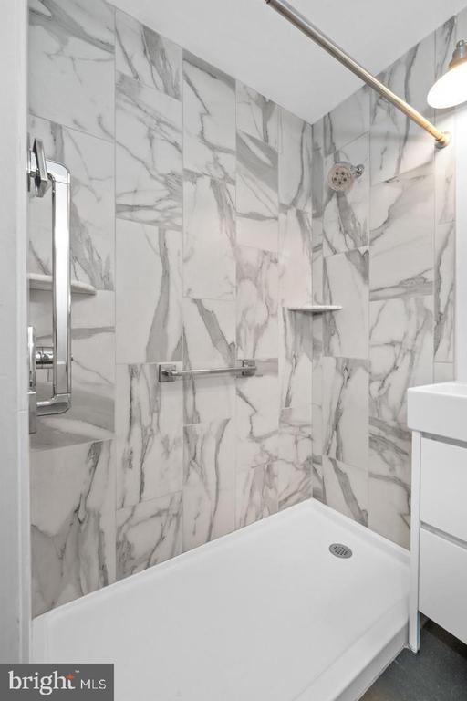 Building Photo - 504 Sharpley Ln