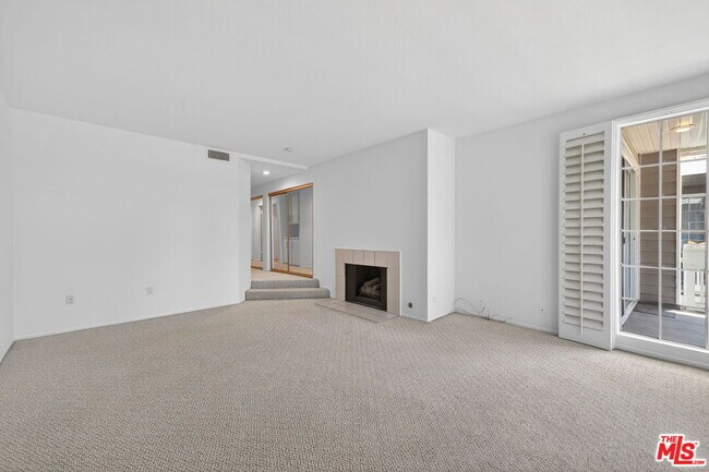 Building Photo - 4346 Redwood Ave