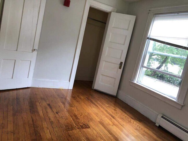 Building Photo - 132 Pitman St