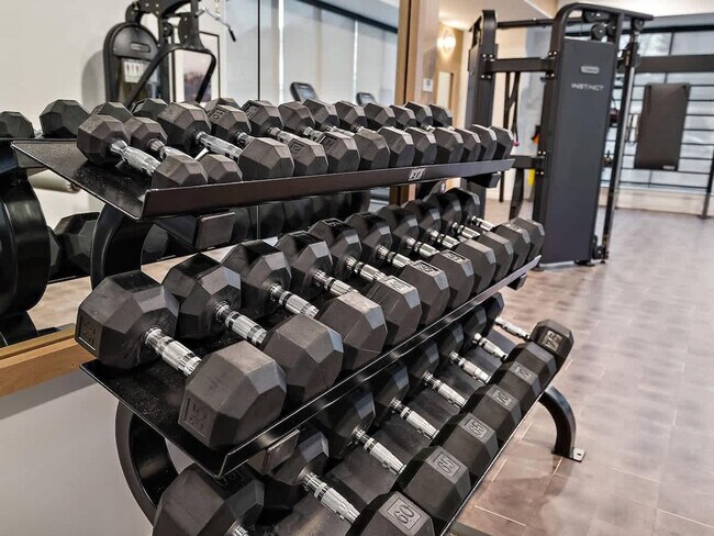 Building Photo - 402 NE 2nd St