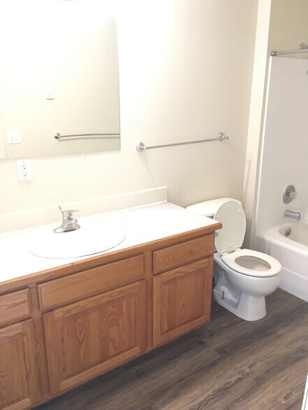 Master Bath - 220 E Mission Ave