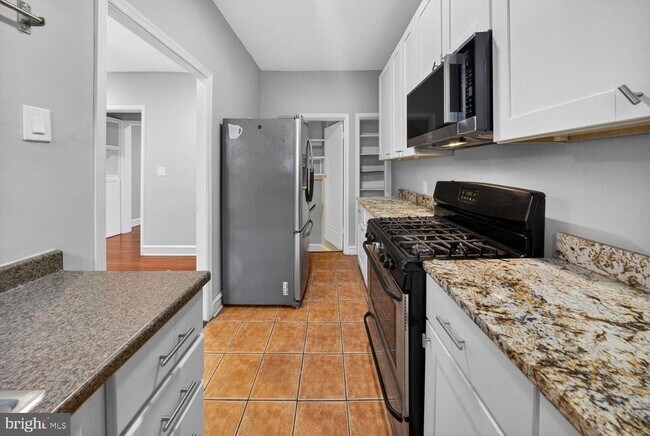 Building Photo - 1353 Kennedy St NW