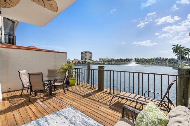 Building Photo - 6277 Bahia Del Mar Blvd S