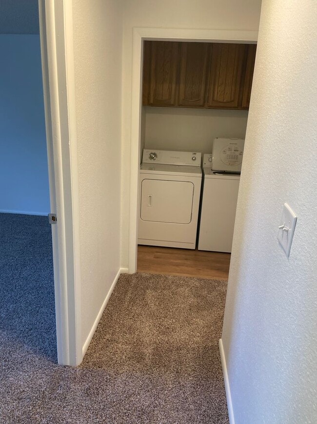 Building Photo - Amity