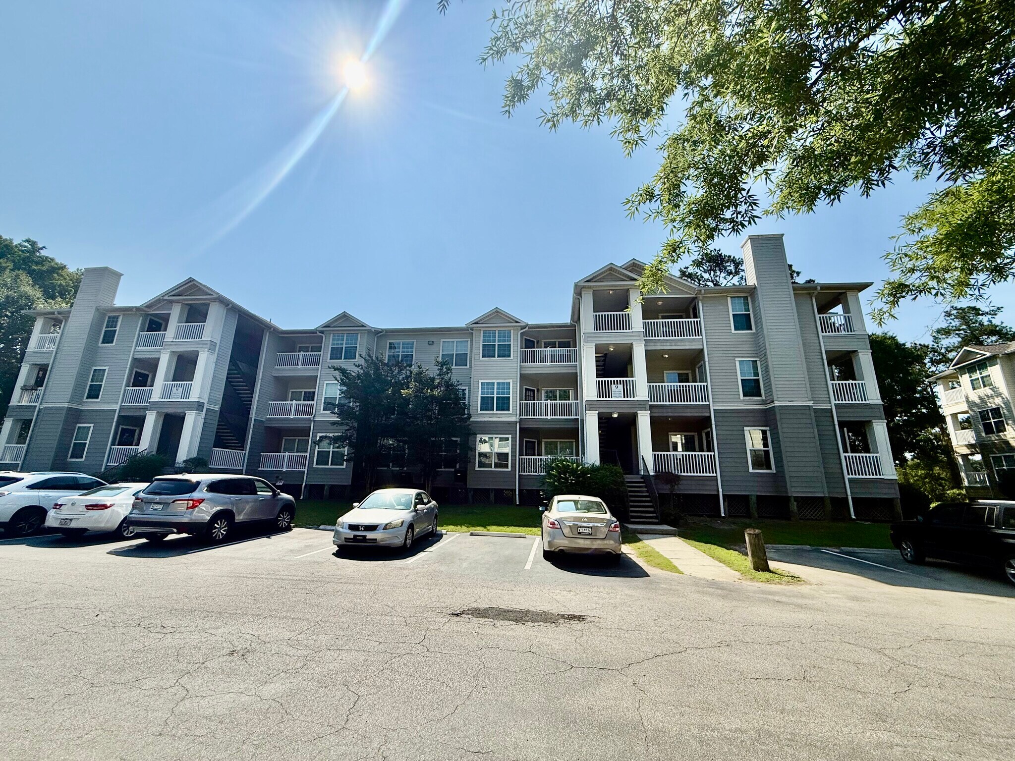 Building Photo - 700 Daniel Ellis Dr