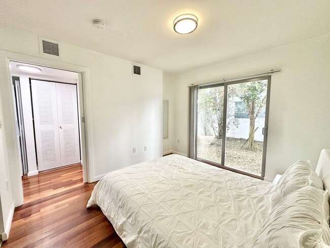 Building Photo - Tastefully furnished 1bed/1bath in the hea...