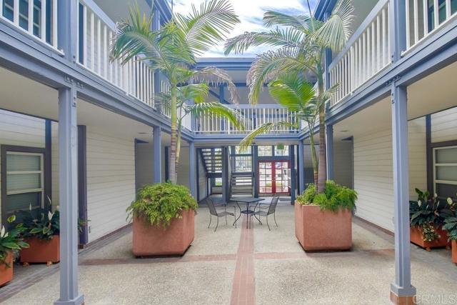 Building Photo - 3950 Cleveland Ave