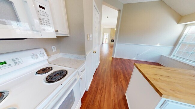 Building Photo - 7812 Silver Sage Dr