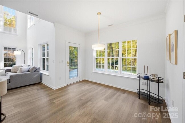 Building Photo - 7709 Sedgebrook Dr E