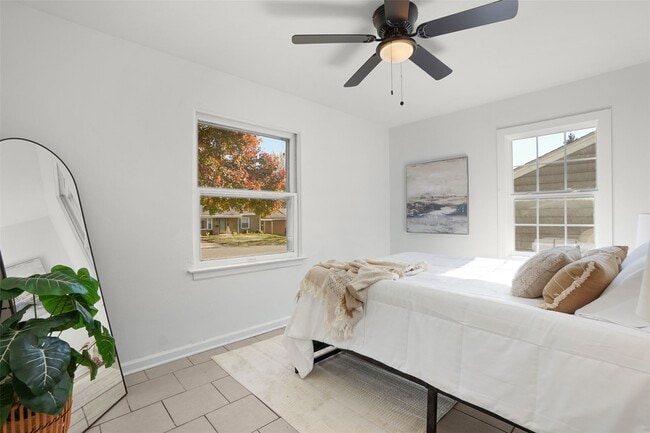 Building Photo - 9845 Dennis Dr