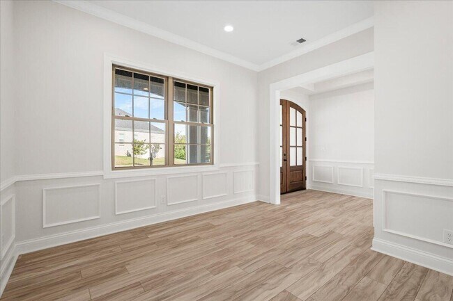 Building Photo - 417 Weston Park
