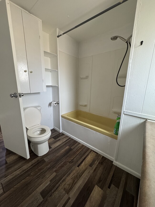 Building Photo - 514 E St