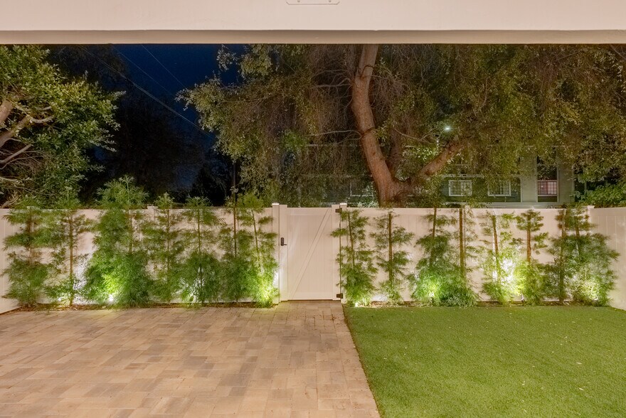 Private Yard - 14902 Hesby St