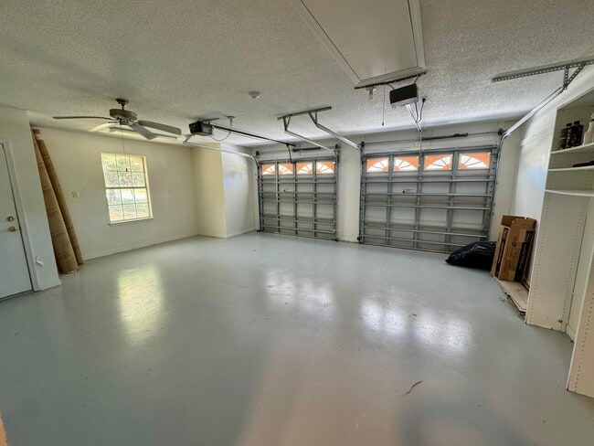 Building Photo - 529 Long Lake Dr