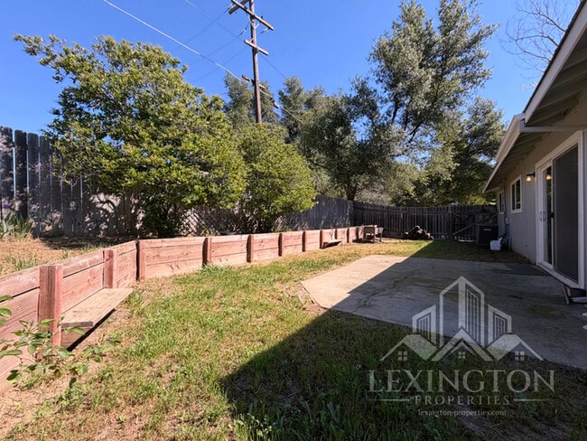 Building Photo - Lovely, 3BD/2BA, Home in Desirable Orangevale Neighborhood, Almond Acres, off Oak Ave. and Hickory!