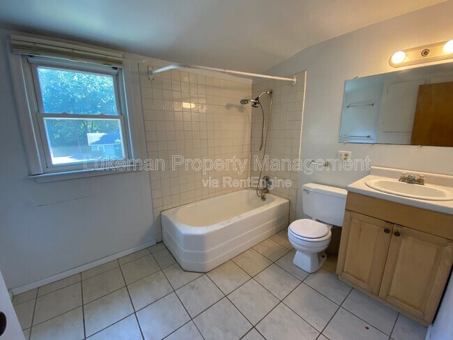 Building Photo - 415 S Kendall Ave