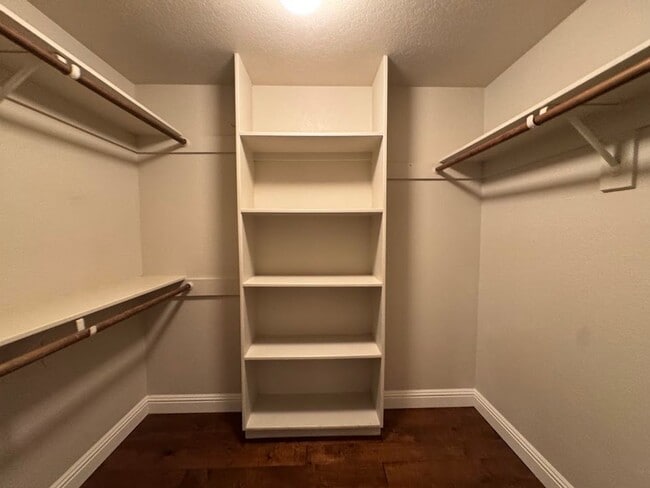 Building Photo - Modern Living Meets Outdoor Luxury in North Phoenix