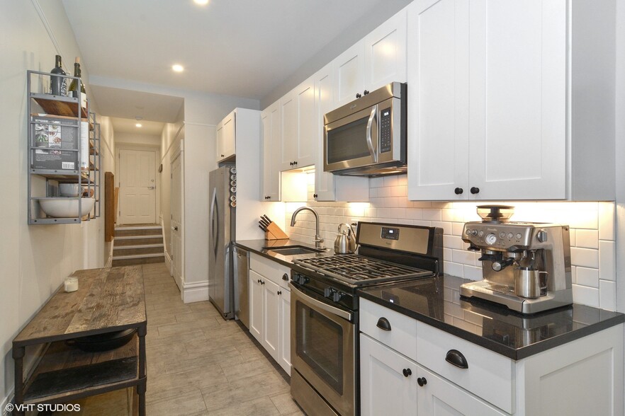 Building Photo - 447 W Webster Ave