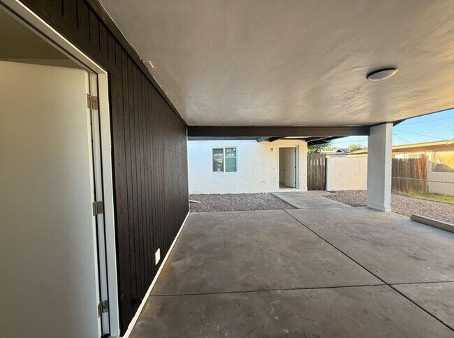 Building Photo - 1 MONTH FREE RENT! Scottsdale/Tempe Beautifully Remodeled 3 bed 2 bath with Yard!