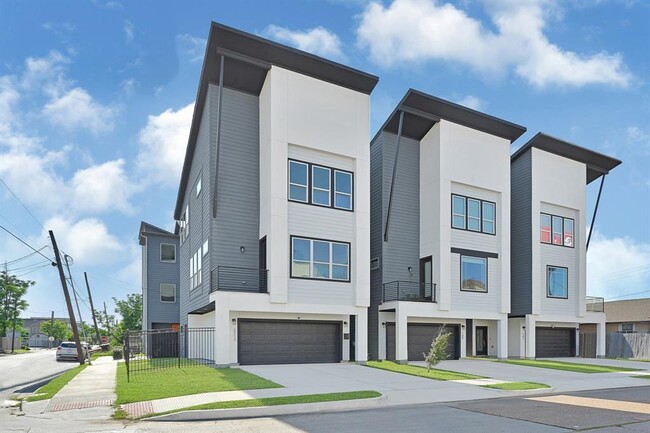 Building Photo - 3313 Baer St