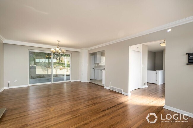 Building Photo - 195 E Roundtoft Dr