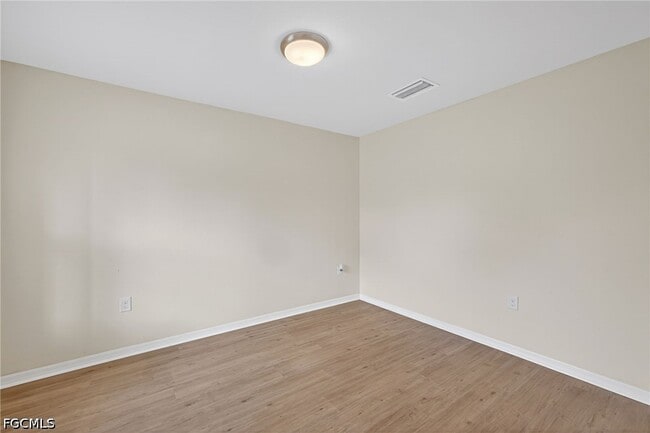 Building Photo - 921 Jacaranda Pkwy E