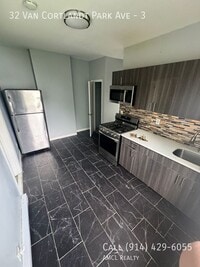 Building Photo - 32 Van Cortlandt Park Ave