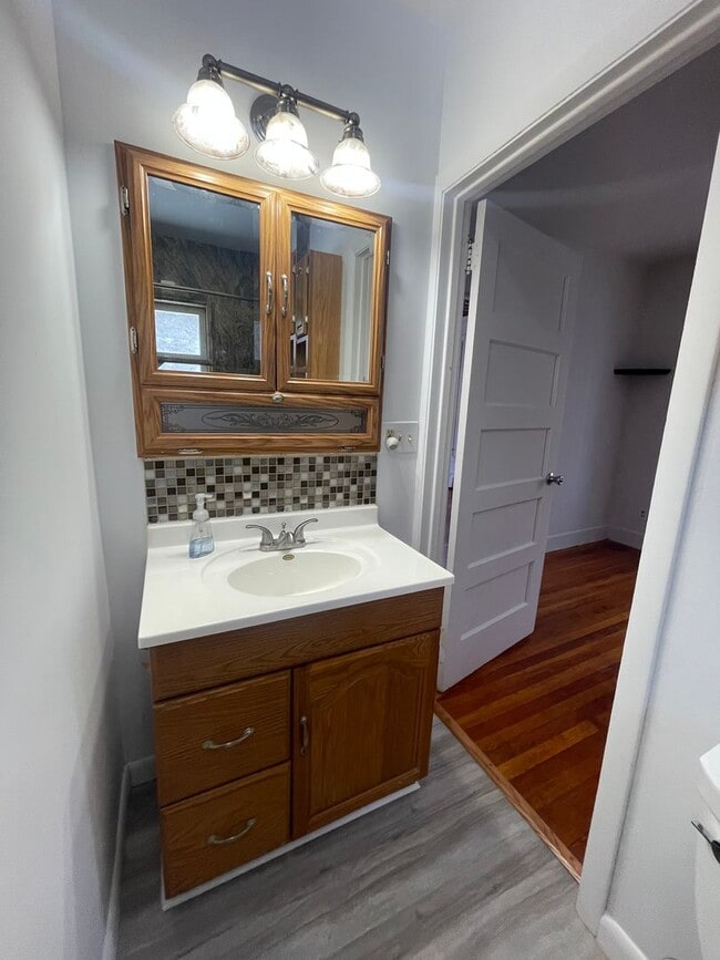 Building Photo - Bright & Updated 2-Bed Home in Dalton- $2450