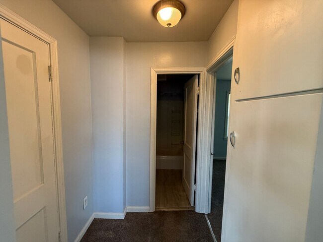Building Photo - Single Family Home-Northwest School District *FREE AUGUST 2026 RENT*