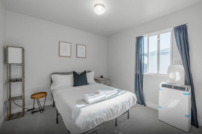 Building Photo - 1024 W 400 S