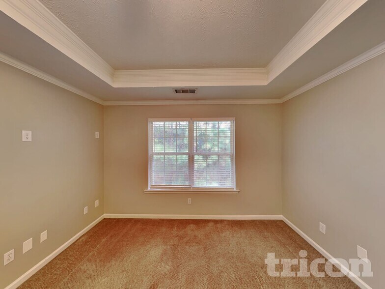 Building Photo - 1420 Buckingham Pl