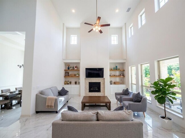 Building Photo - 17005 Sanglier Dr